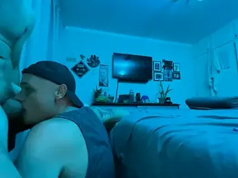 Stream-Bild von 2hornyguyz
